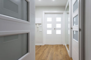 Puertas de exterior, puertas de interior. Puertas correderas y plegables